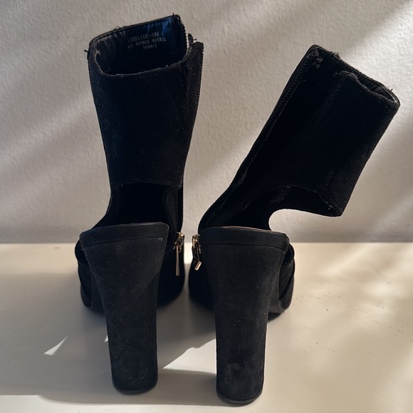 Black Bootie Heel - Picture 6 of 6